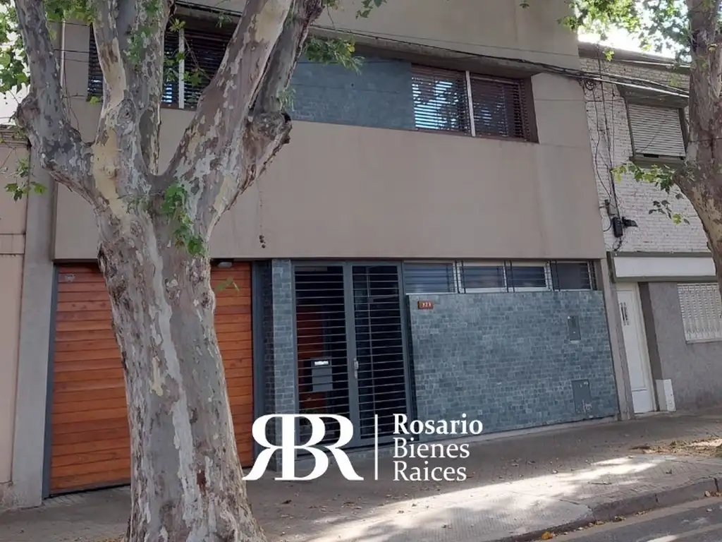 EXCELENTE CASA - 4 DORMITORIOS - COCHERA - QUINCHO 50 M2 - PILETA - PLAY ROOM - IMPECABLE