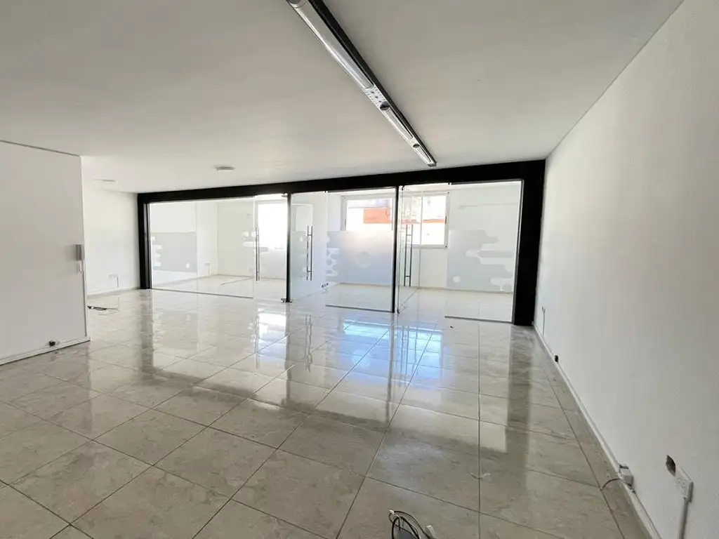 Gran Oficina con 4 privados mas 2 cocheras Barrio  Abasto