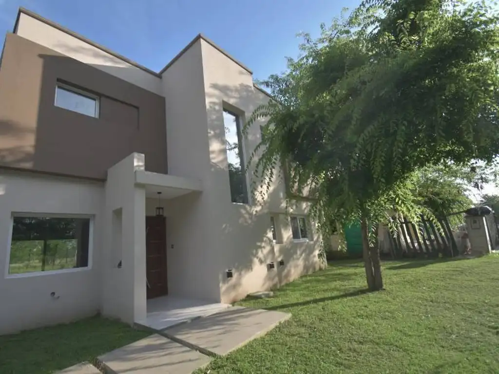 CASA EN VENTA 4 AMBIENTES EN FINCAS DE HUDSON