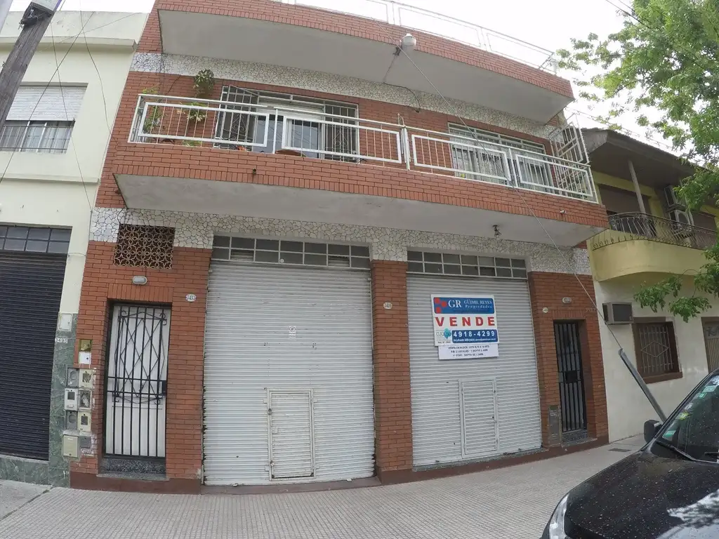 VENTA EN BLOCK. DOS DEPARTAMENTO Y DOS LOCALES.