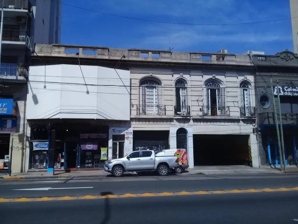 LOTE DE 21 X 70 METROS DE FONDO, IDEAL PARA EMPRENDIMIENTO INNMOBILIARIO. AV. MITRE 1737 AVELLANEDA.