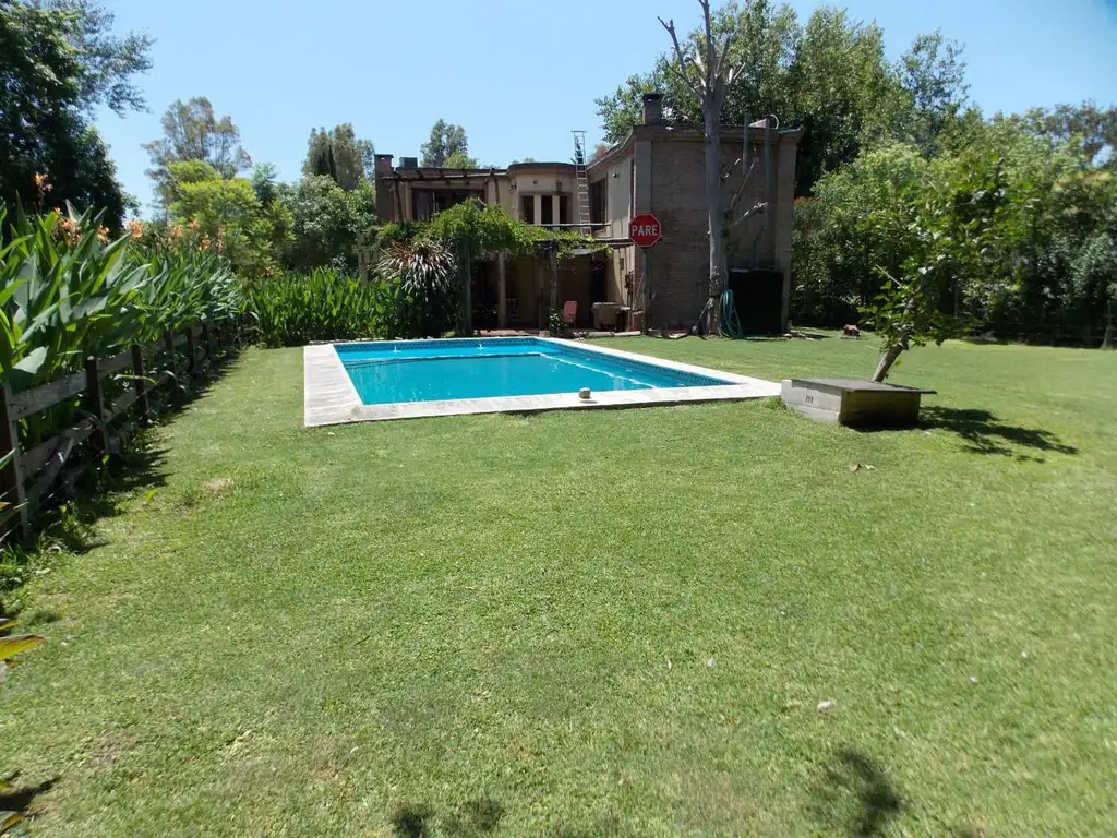 CASA EN BARRIO CERRADO, INMEJORABLE LUGAR Y UBICAC