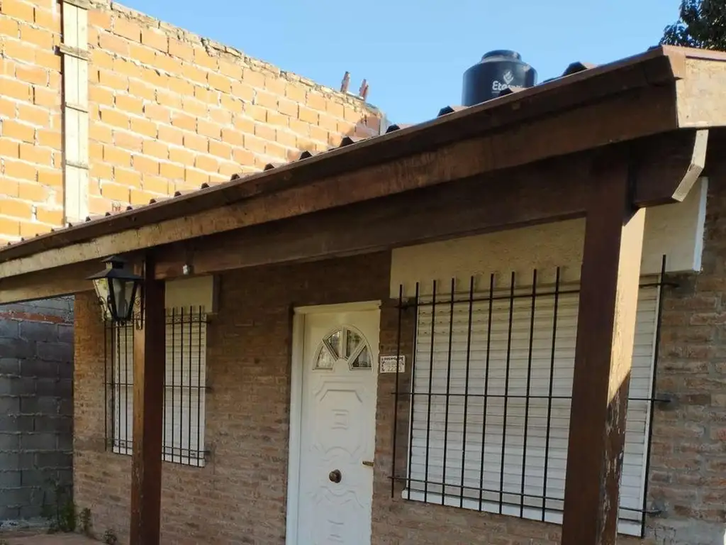 VENTA CASA EN DE VICENZO GRANDE PILAR