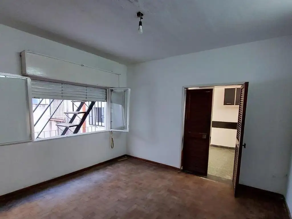 1 dormitorio, planta alta, con balcón y acceso a terraza