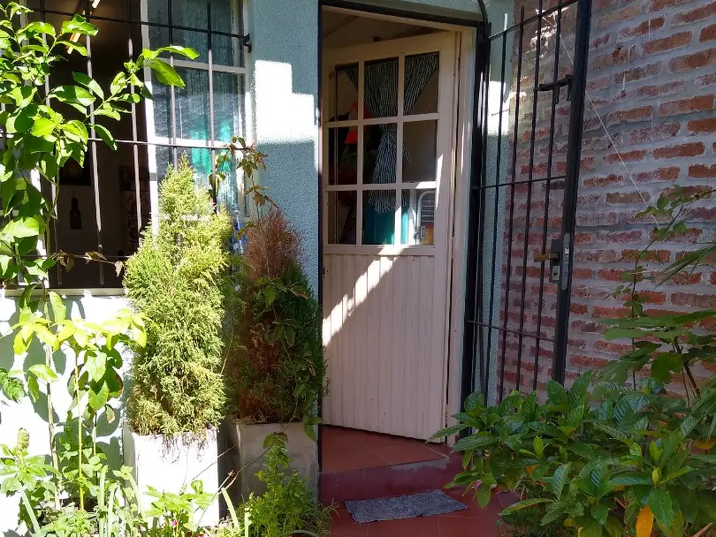 VENTA PH EN BLOCK . Tres unidades, dos de 3 ambientes con Terraza y patio y una de 2 amb.con trza