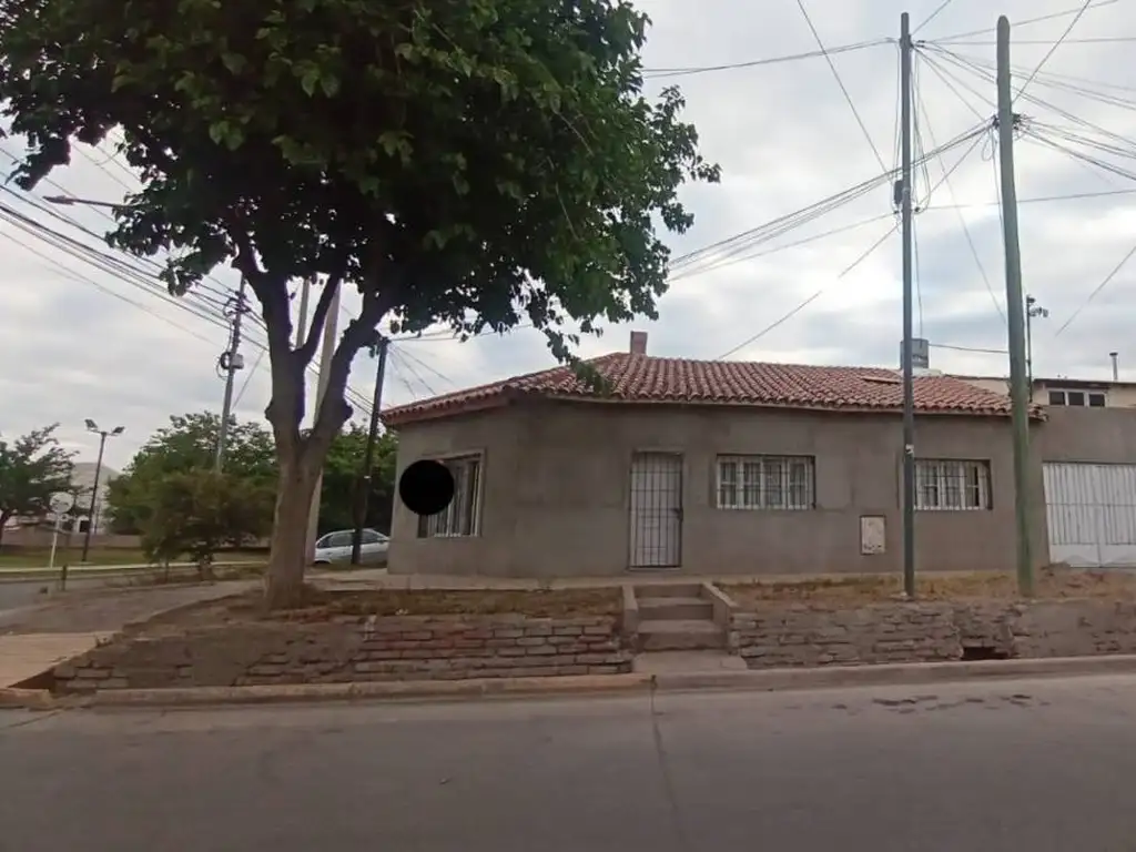 CASA ESQUINA A LA VENTA