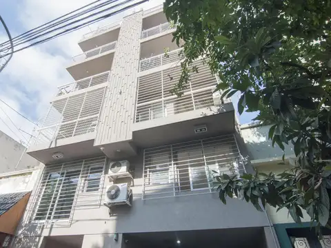 COCHERA CUBIERTA FIJA en Villa Urquiza Parque Chas VENTA