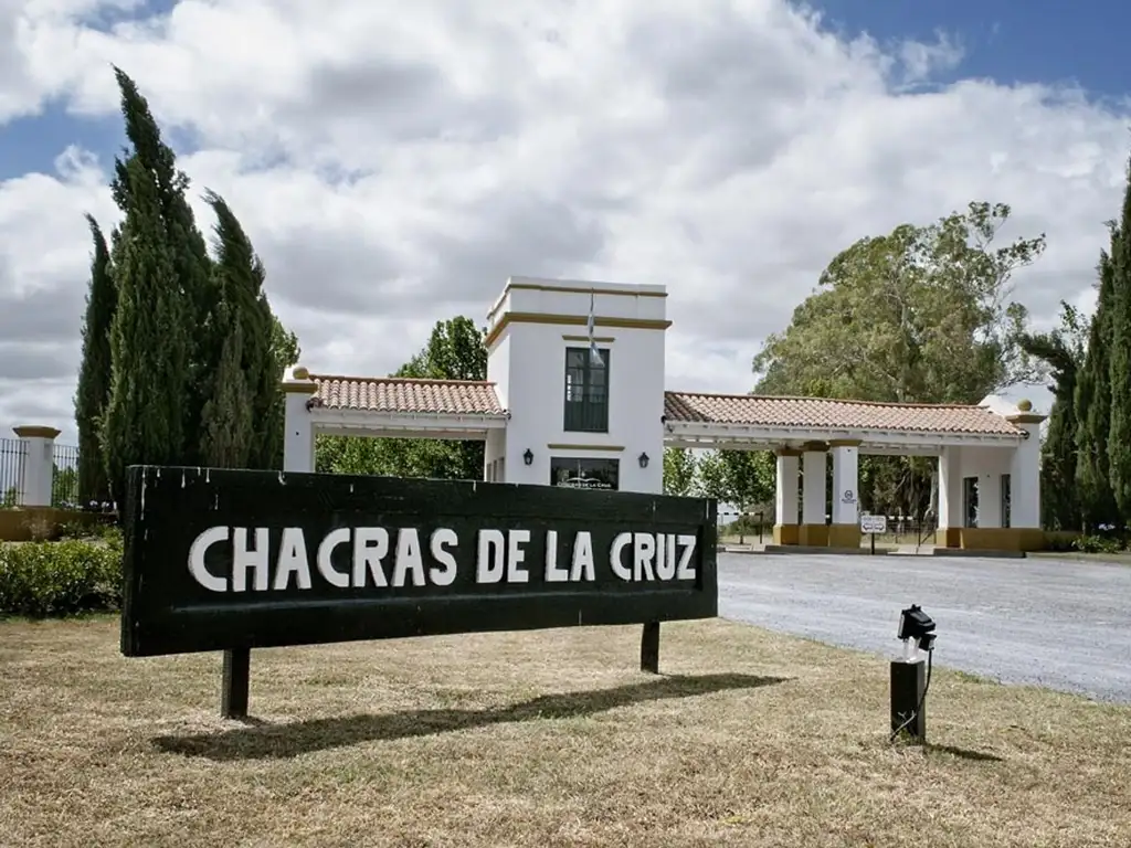 Espectacular lote de 3255 m2 en Chacras de la Cruz