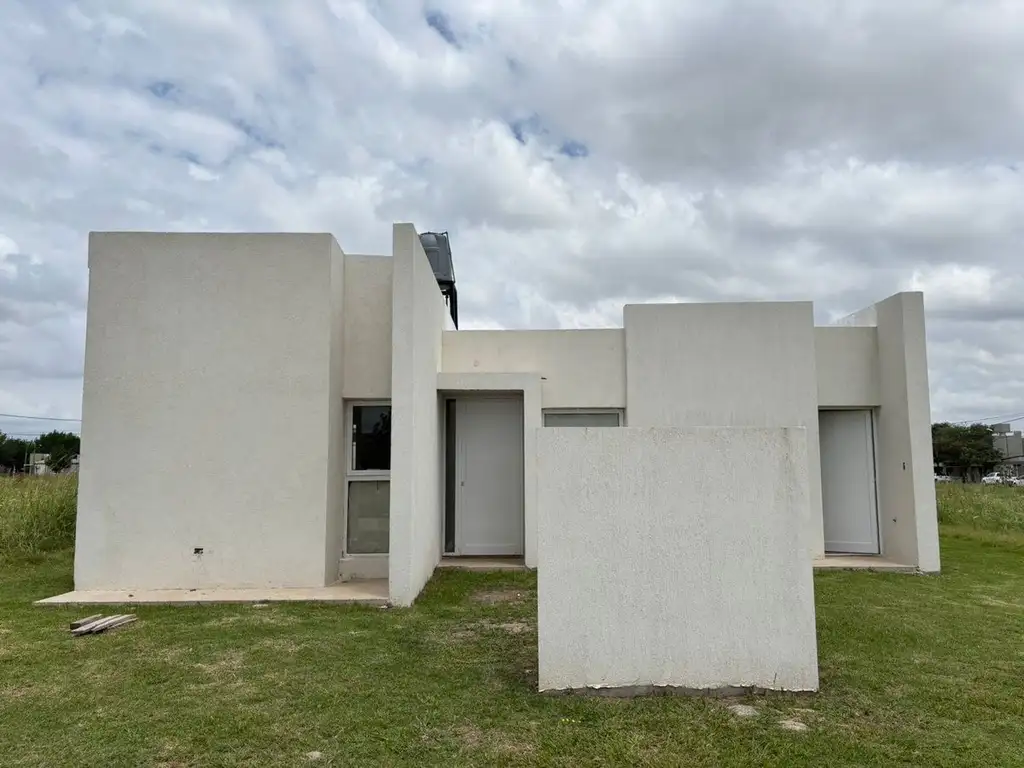 VENTA/CASA MODERNA/ALTOS DEL SUR