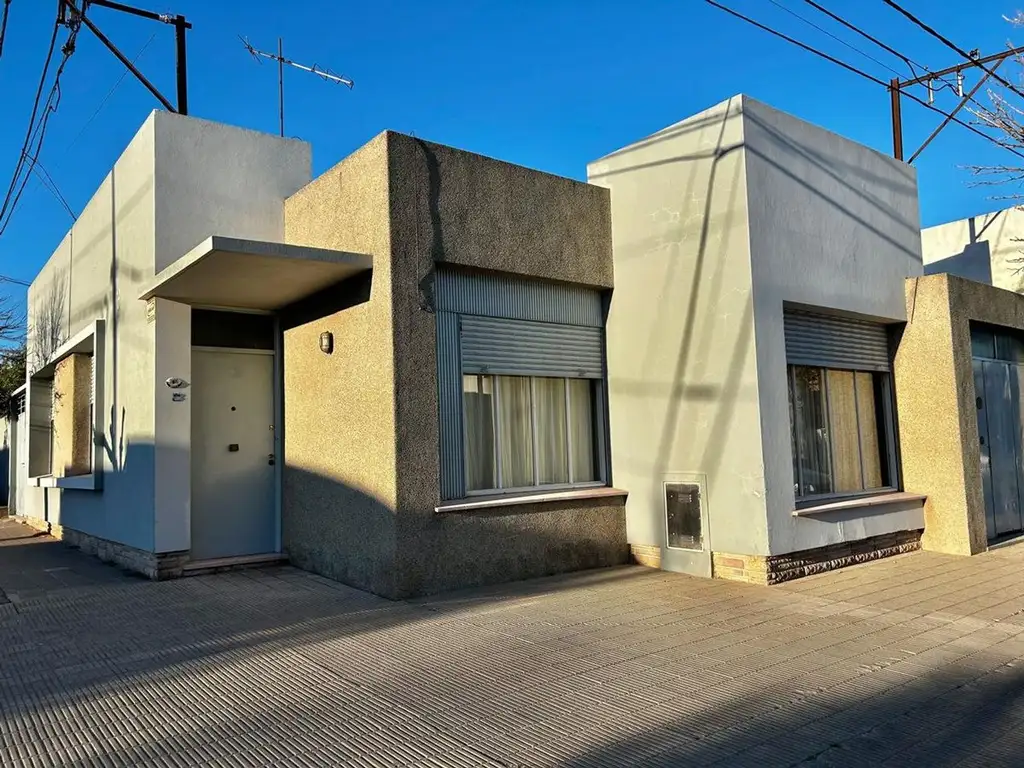 VENTA Casa en barrio Villa Mitre, Socrates 1600