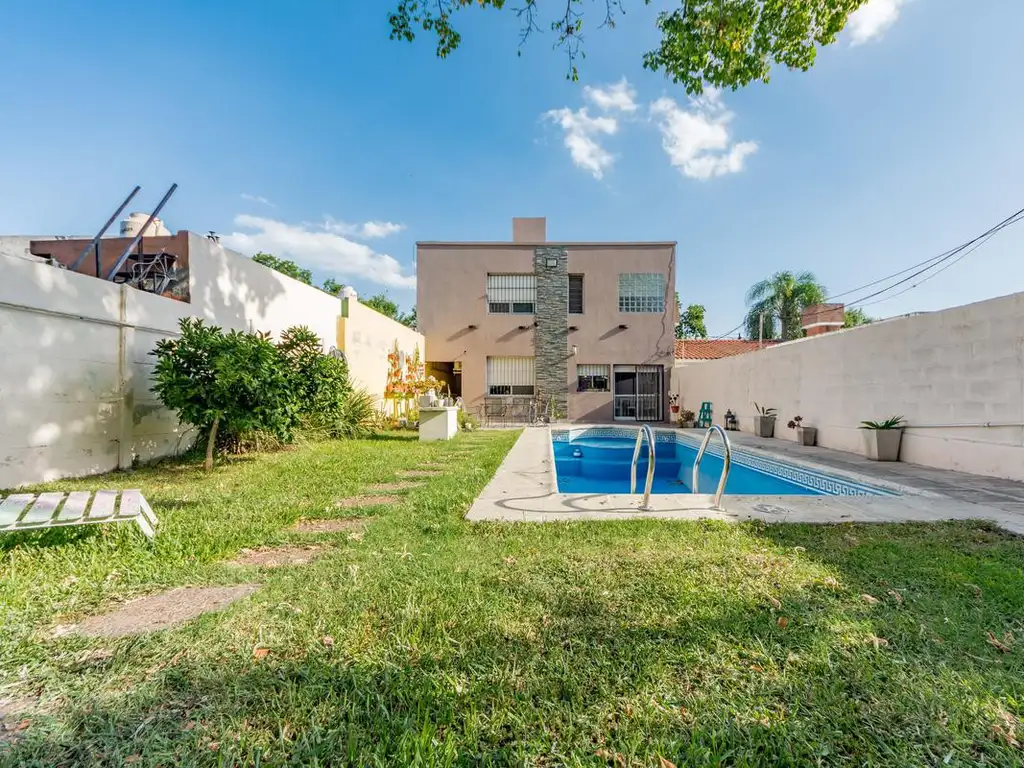 VENTA - Casa 4 dormitorios - Fisherton, Rosario.