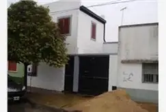 CASA 3 DORMITORIOS CON PATIO , ESCRITORIO APTO PROFESIONAL