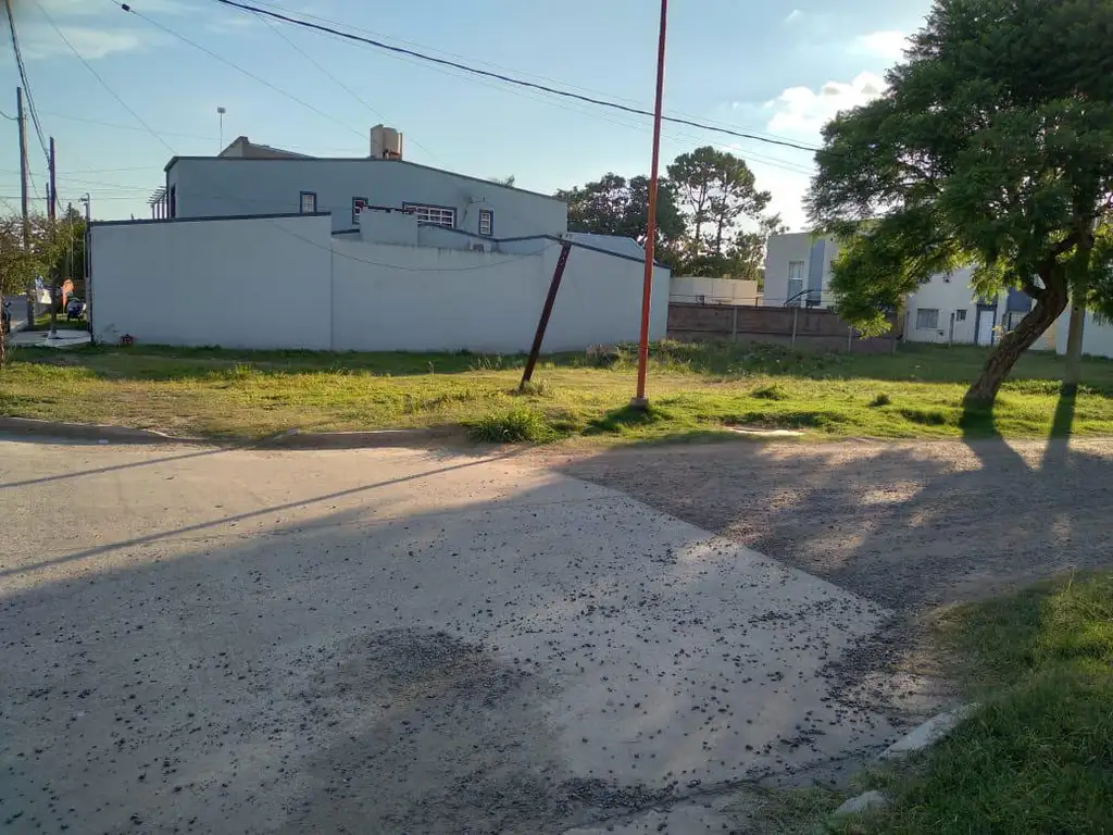 Terreno  sobre esquina en Av. Hoenfeld - Esperanza