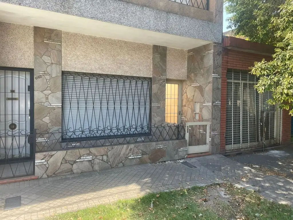 VENTA CASA EN BARRIO BELGRANO