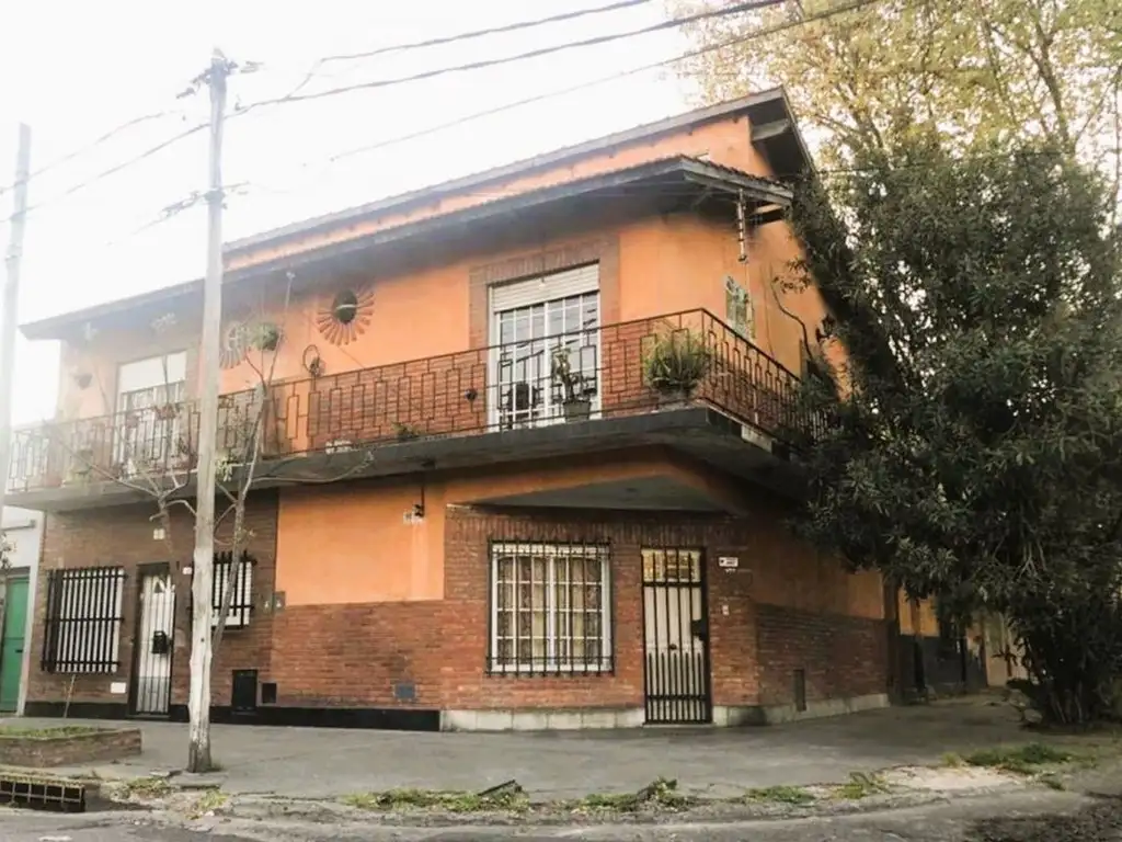 CASA VENTA CIUDADELA 4 AMBIENTES EN DUPLEX