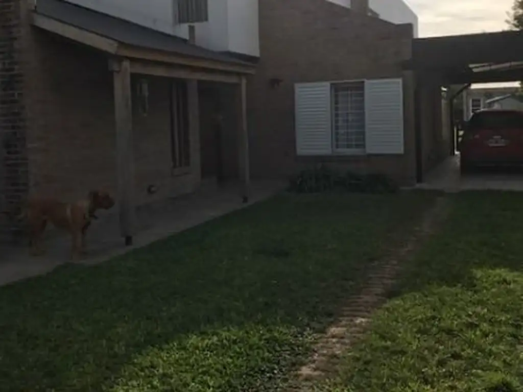VENTA DE CASA EN LUJAN, CALLE ROQUE DE LUCA