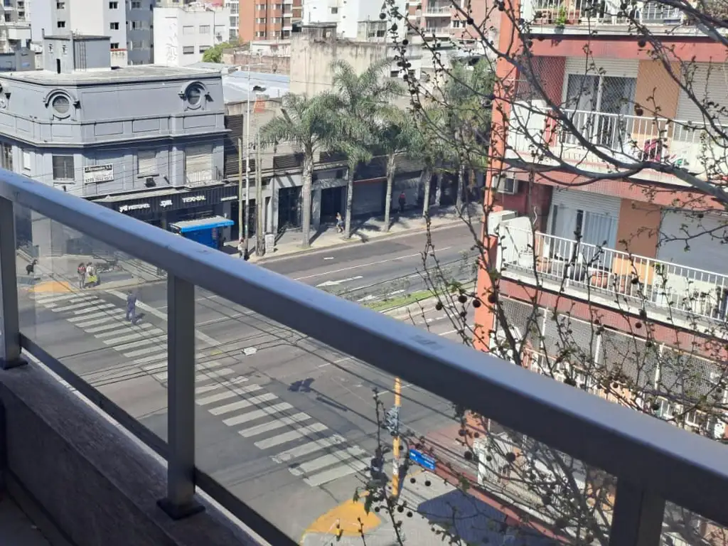 DEPARTAMENTO EN VENTA EN LANUS OESTE DOS AMBIENTES FRENTECON COCHERA