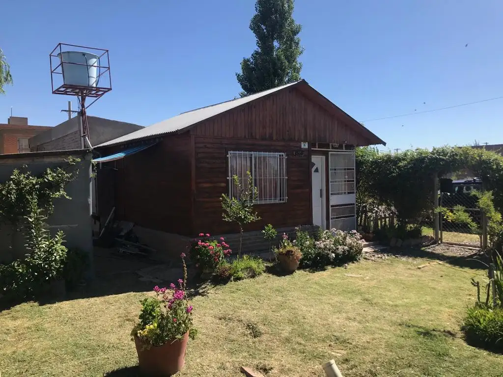 CASAS - CHALET - B° LA LUCINDA, GENERAL FERNÁNDEZ ORO