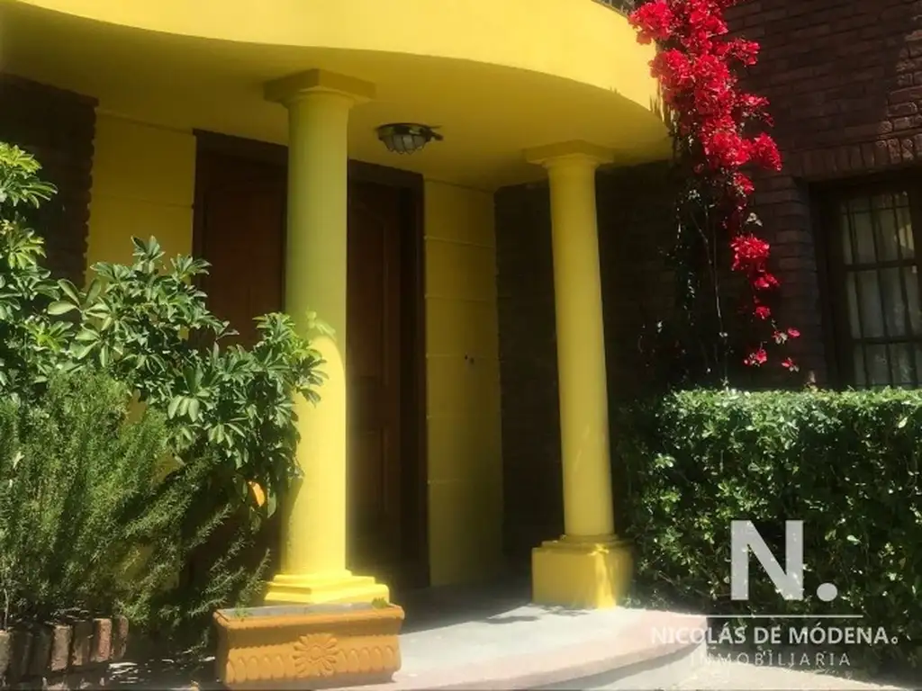 Casa en Pinares de 4 dormitorios en venta