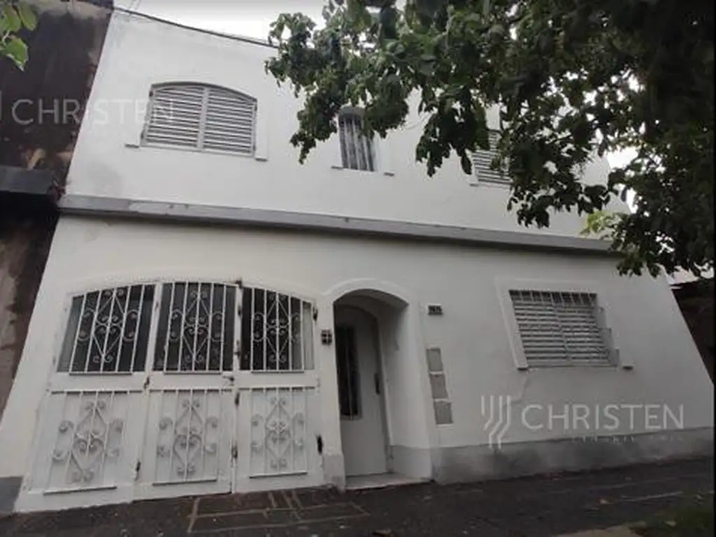 Casa en venta. Interno de 2 dormitorios con cochera y patio. Barrio Barranquitas