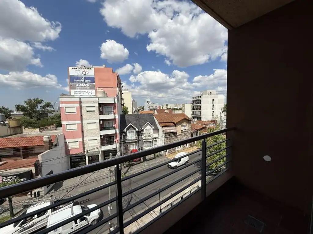 DEPARTAMENTO 2 AMB, CON BALCON AL FRENTE EN HAEDO