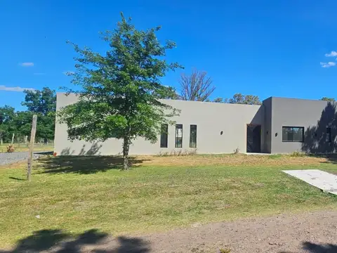 CASA EN SANTA INES LUJAN