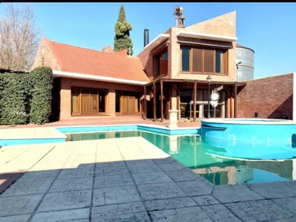 VENDE O PERMUTA ESPECTACULAR CASA EN RECREO