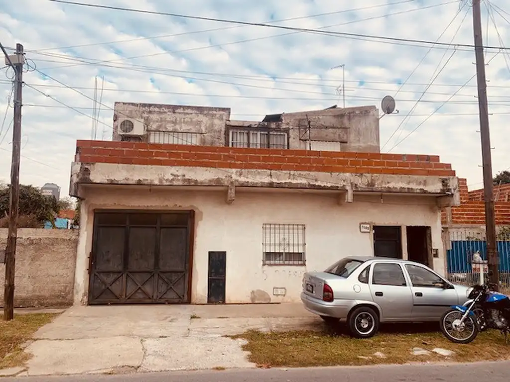 VENTA. Dos casas de 2 y 3 ambientes con patio. Berazategui