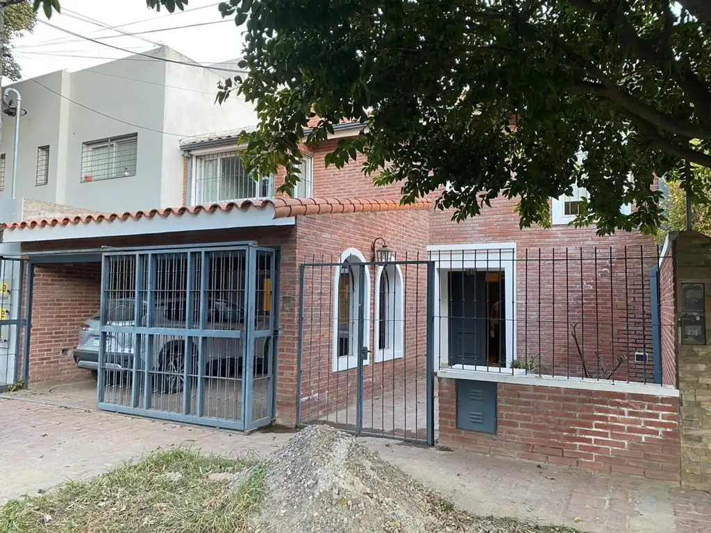 Exc. Casa en Venta 4 dormitorios Los Canelos al 200