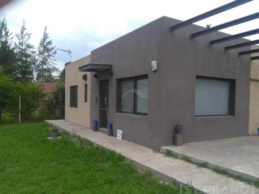 Venta Casa sobre lote de 1000 m2 en  Barrio Parque Sakura, Exaltacion de la Cruz limite con Pilar