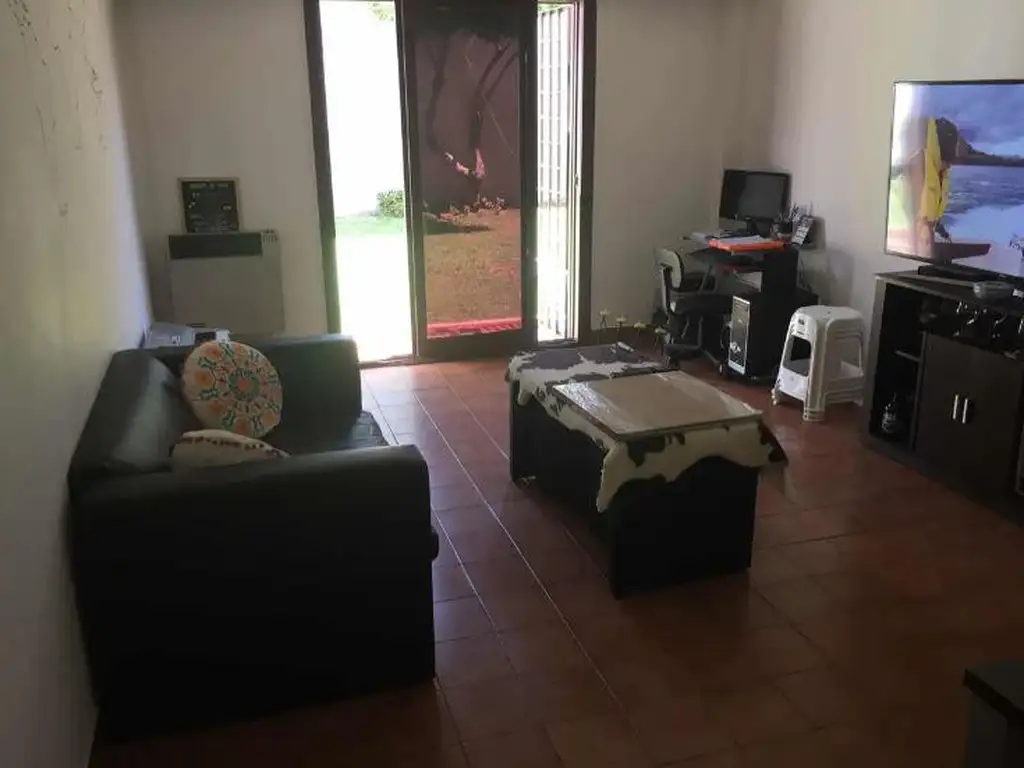 Casa en venta - 1 dormitorio 1 baño - cochera - 110 mts2 - La Plata