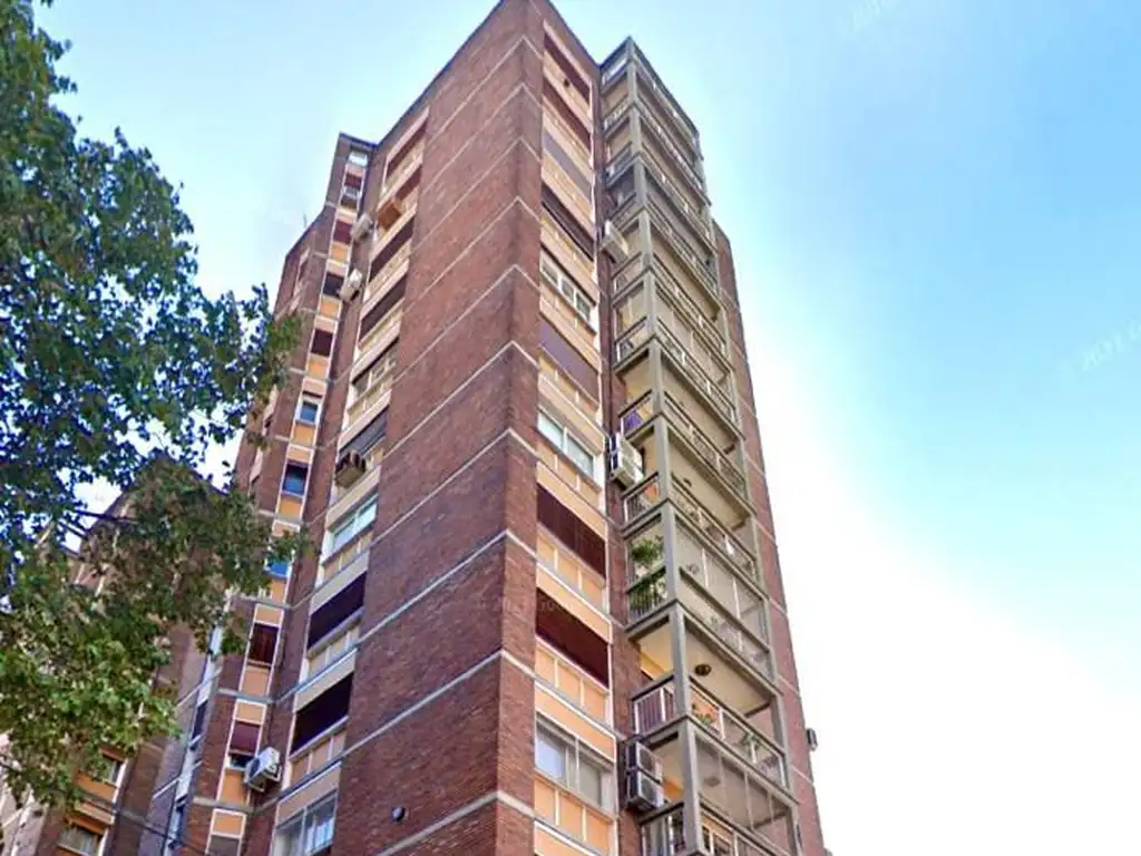 OPORTUNIDAD VENTA DEPARTAMENTO 2 AMBIENTES - SEMIPISO, MORON