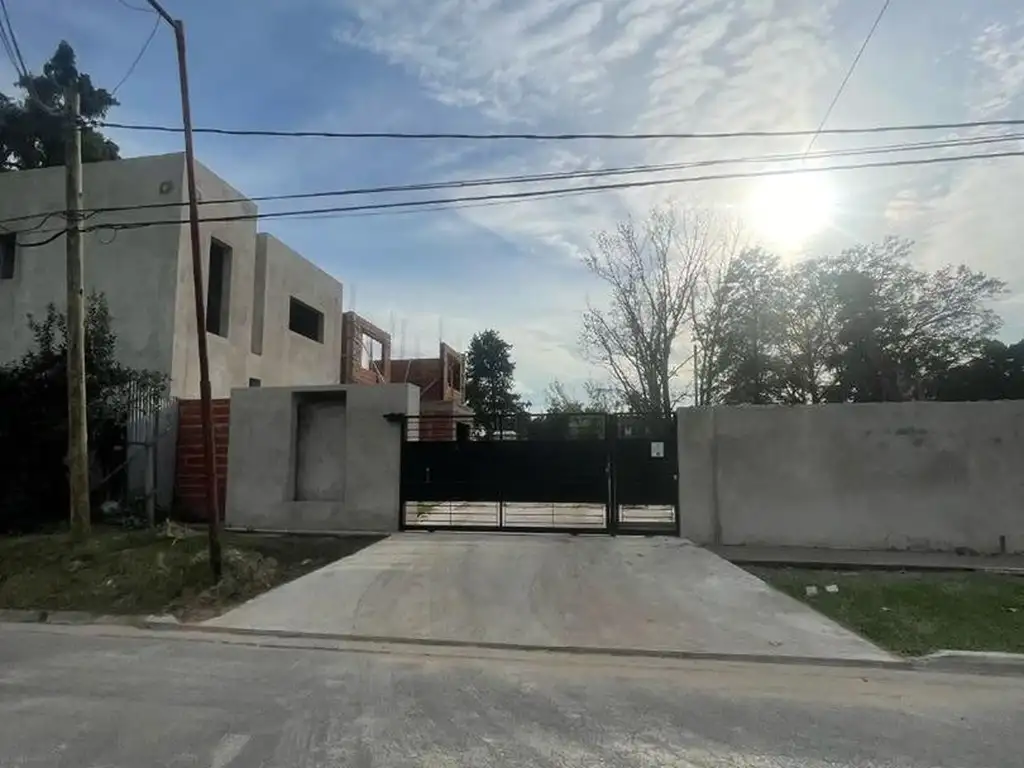 LOTE EN BARRIO CON PORTÓN BELLA VISTA