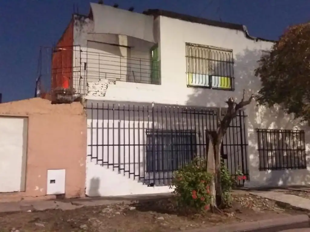 CASA EN VENTA HAEDO A RECICLAR EN LOTE PROPIO