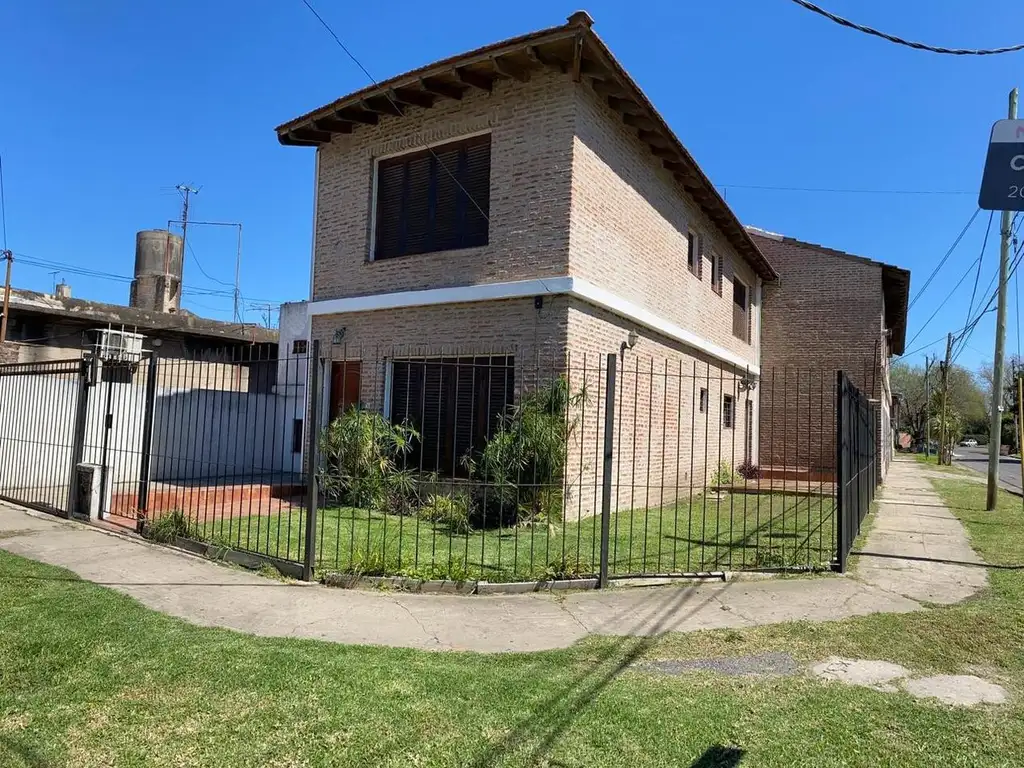 Duplex en venta 4 ambientes Castelar Norte