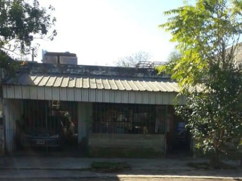 Casa - Venta - Argentina, CLAYPOLE - Tripodi 826