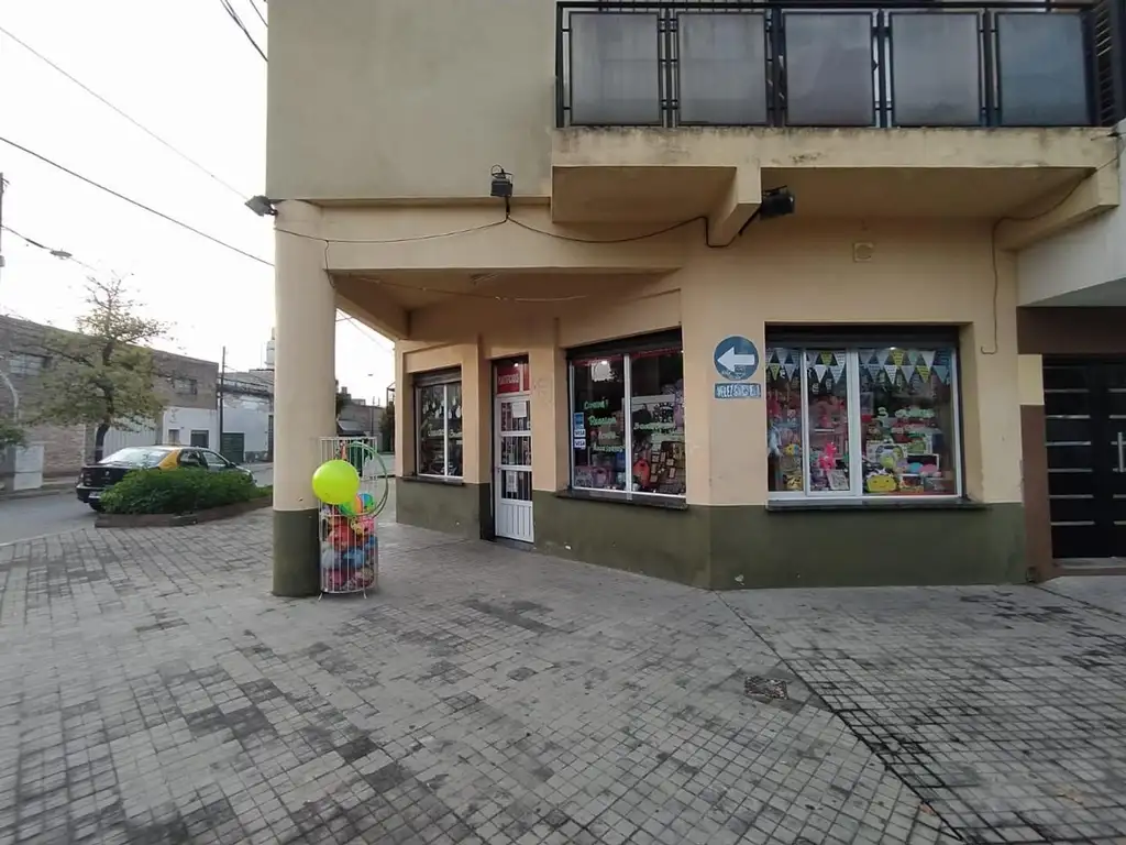 Local Comercial inmenso a pocas cuadras de Av. Alberdi