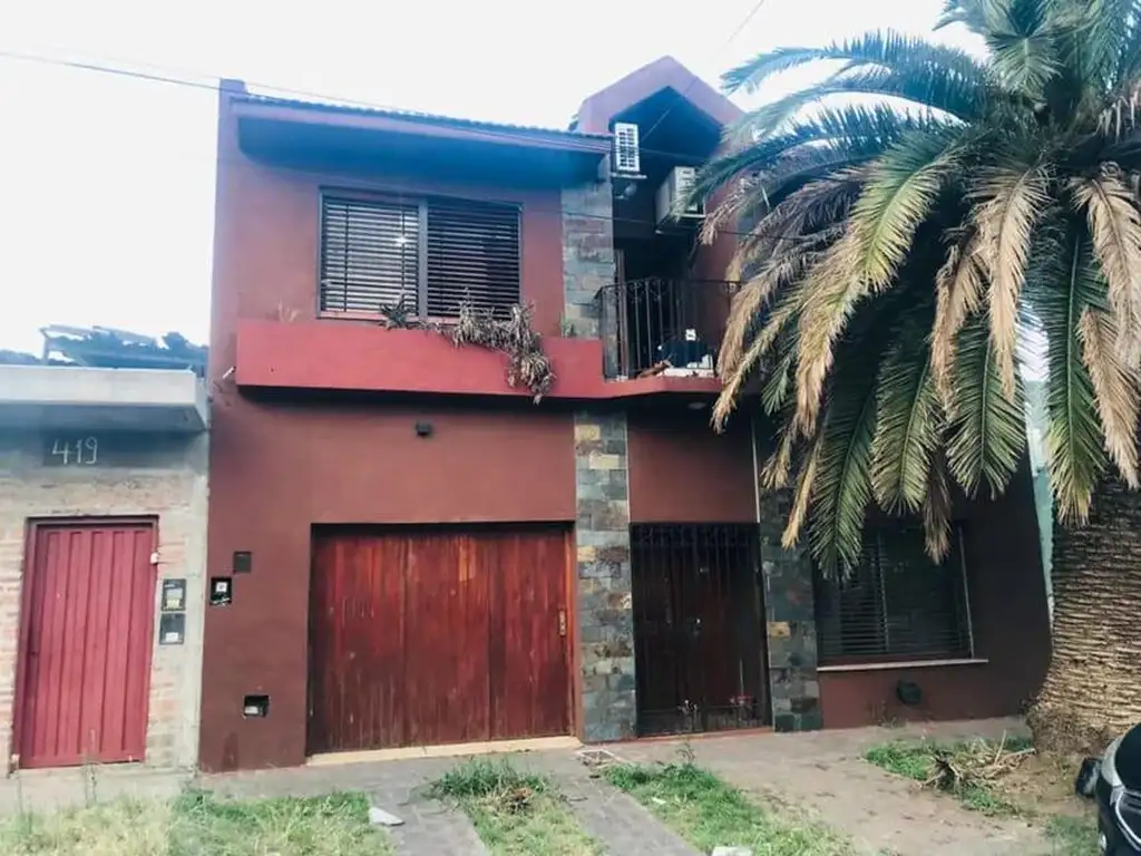 Casa en venta - 4 Dormitorios 3 Baños - Cochera - 250Mts2 - Ezpeleta Oeste, Quilmes