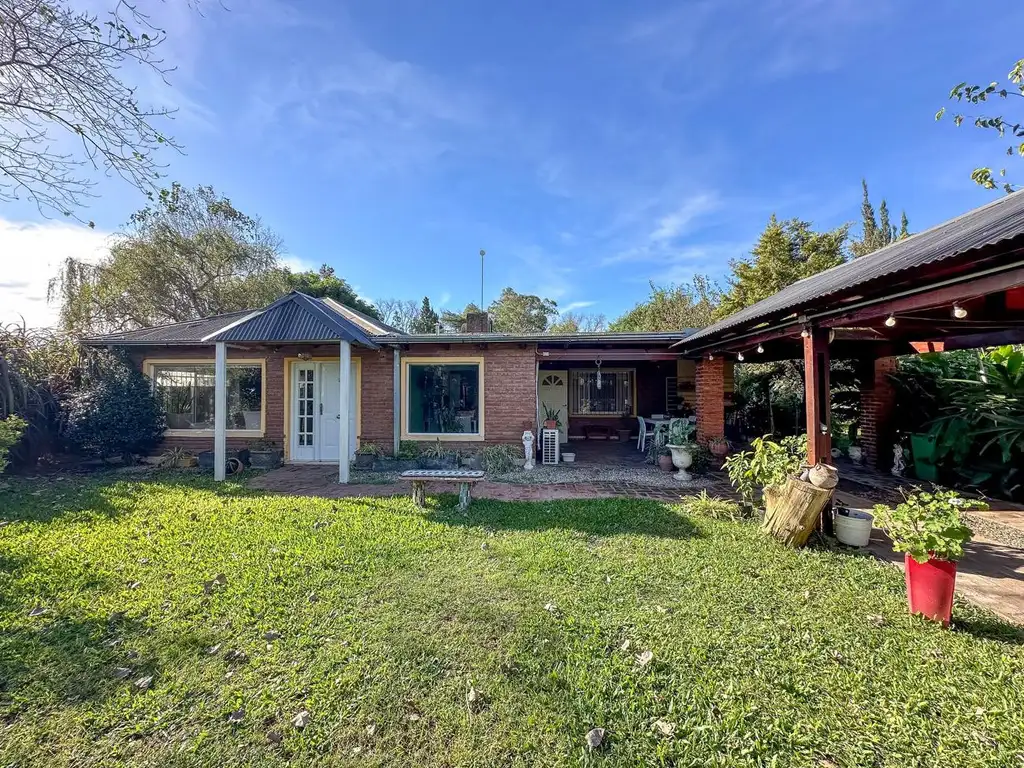 Casa en venta 2 dormitorios en barrio Santa Teresa Roldán