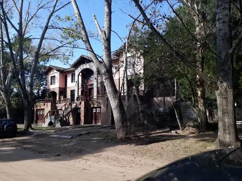 COMPLEJO DE CABAÑAS . Villa Gesell