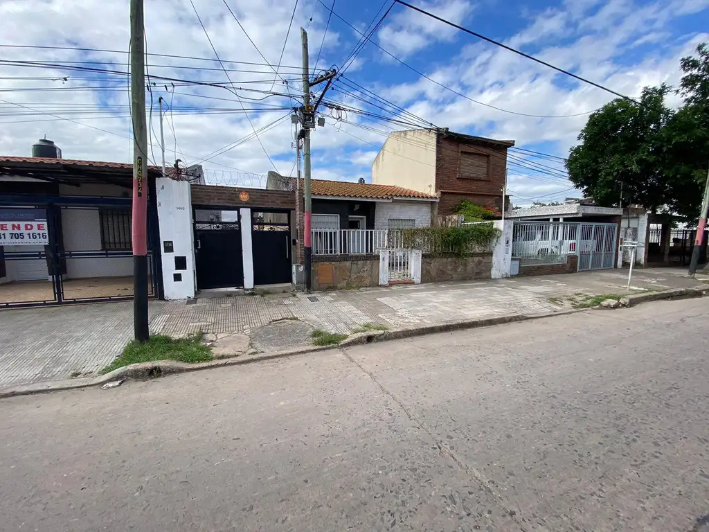 Casa en  VENTA A RECICLAR AMPLIO PATIO BARRIO TIRO SUIZO