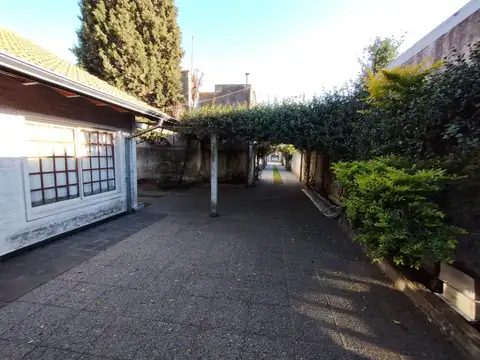 VENTA CASA QUILMES OESTE 3 AMB JARDIN Y COCHERA - Foto 0