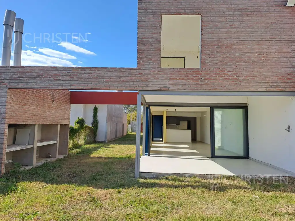 Venta Quinta Dos dormitorios con asador y pileta Villa California Santa Fe