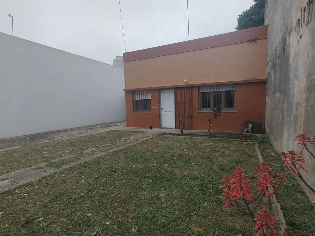 CASAS EN VENTA LA PLATA 2 DORMITORIOS LOTE 10 X 40