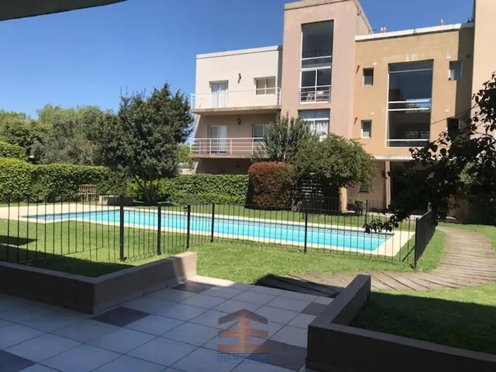 Excelente departamento de 4 ambientes en venta en Papiros