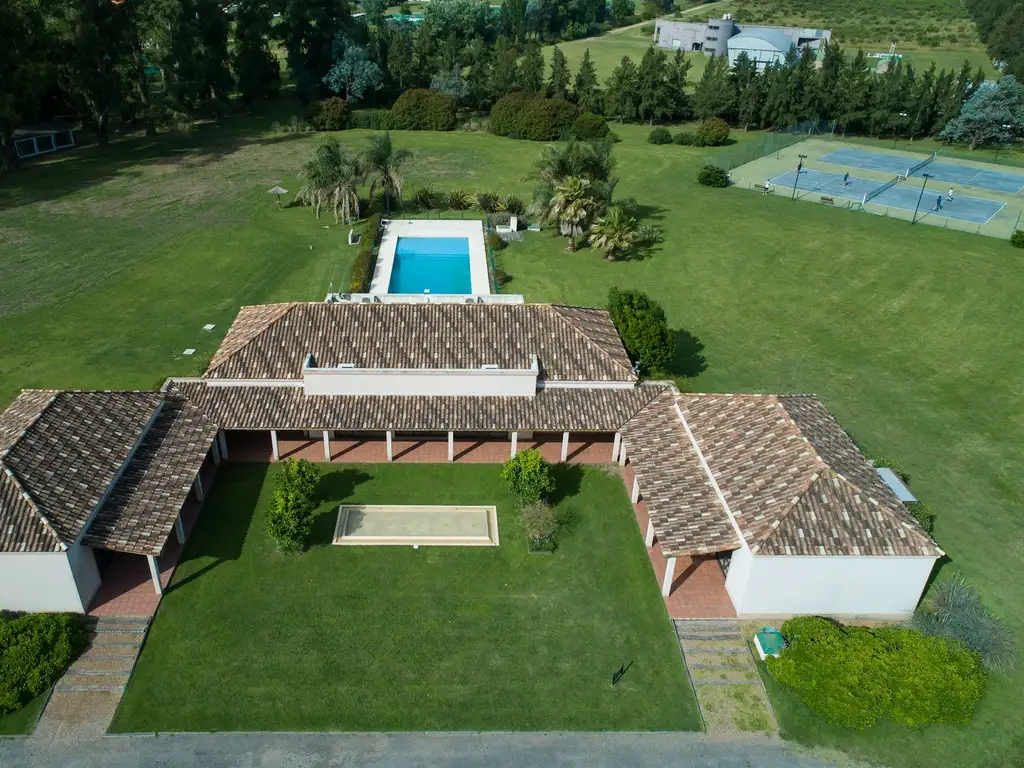 Áreas comunes piscina, club-house en Comarcas de Lujan
