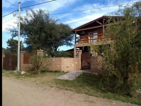 VENTA CASA DE 3 DORMITORIOS EN CAPILLA DEL MONTE