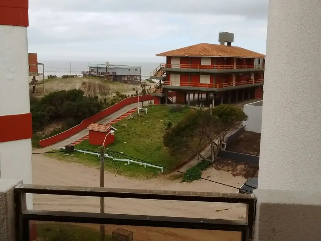 DEPARTAMENTO 2 AMBIENTES CON COCHERA VISTA AL MAR - VILLA GESELL 144 Y 1