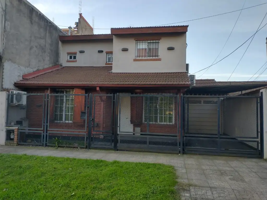 Casa Chalet 4 Ambientes en Venta - Castelar Sur