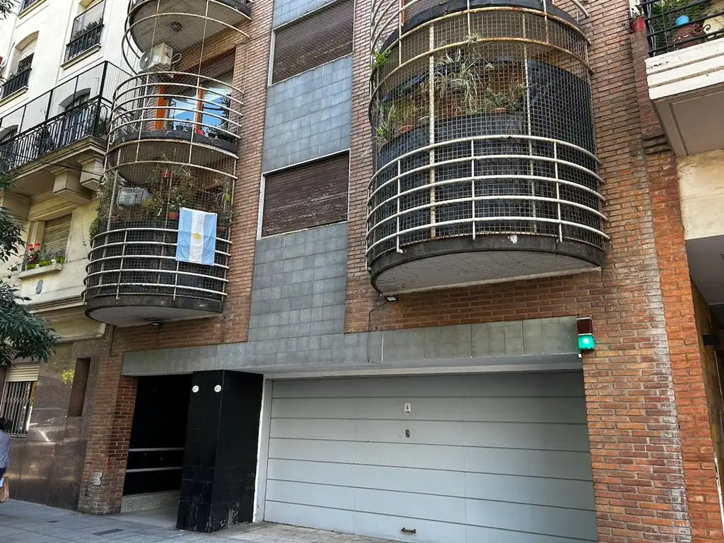 VENTA 2 AMBIENTES ALMAGRO CON LAVADERO IMPECABLE